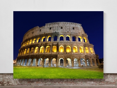 Colosseum at night - Framed Canvas